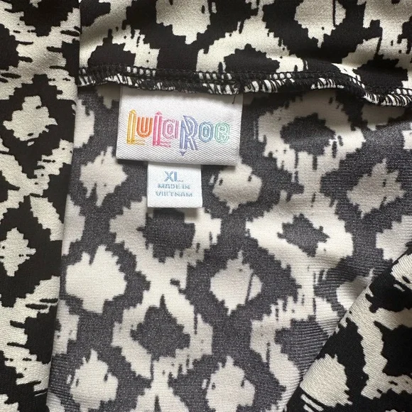 LuLaRoe Azure Skirt Black and White Pattern, Size: XL - Picture 4 of 4